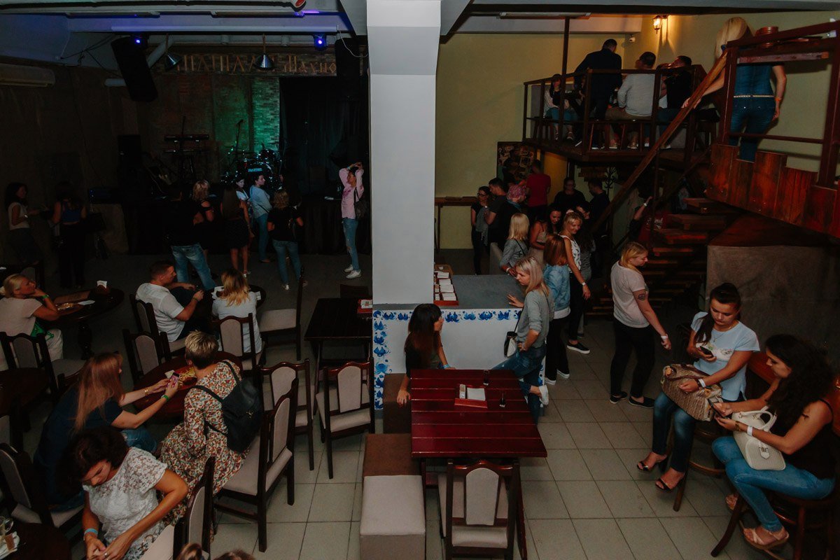 В Днепре украинский певец продал свой альбом за 3 тысячи гривен 6