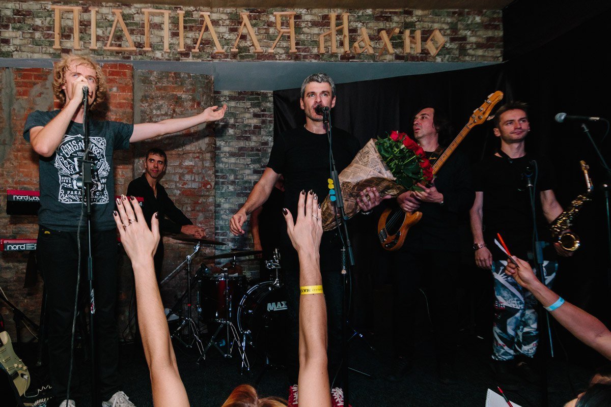 В Днепре украинский певец продал свой альбом за 3 тысячи гривен 15