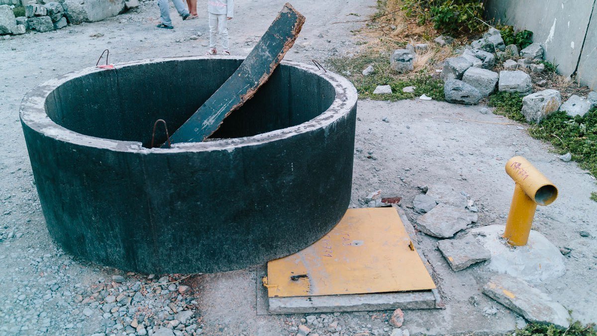 Жители улицы Елены Пчилки боятся взрыва газовой трубы из-за проезда большегрузов 10