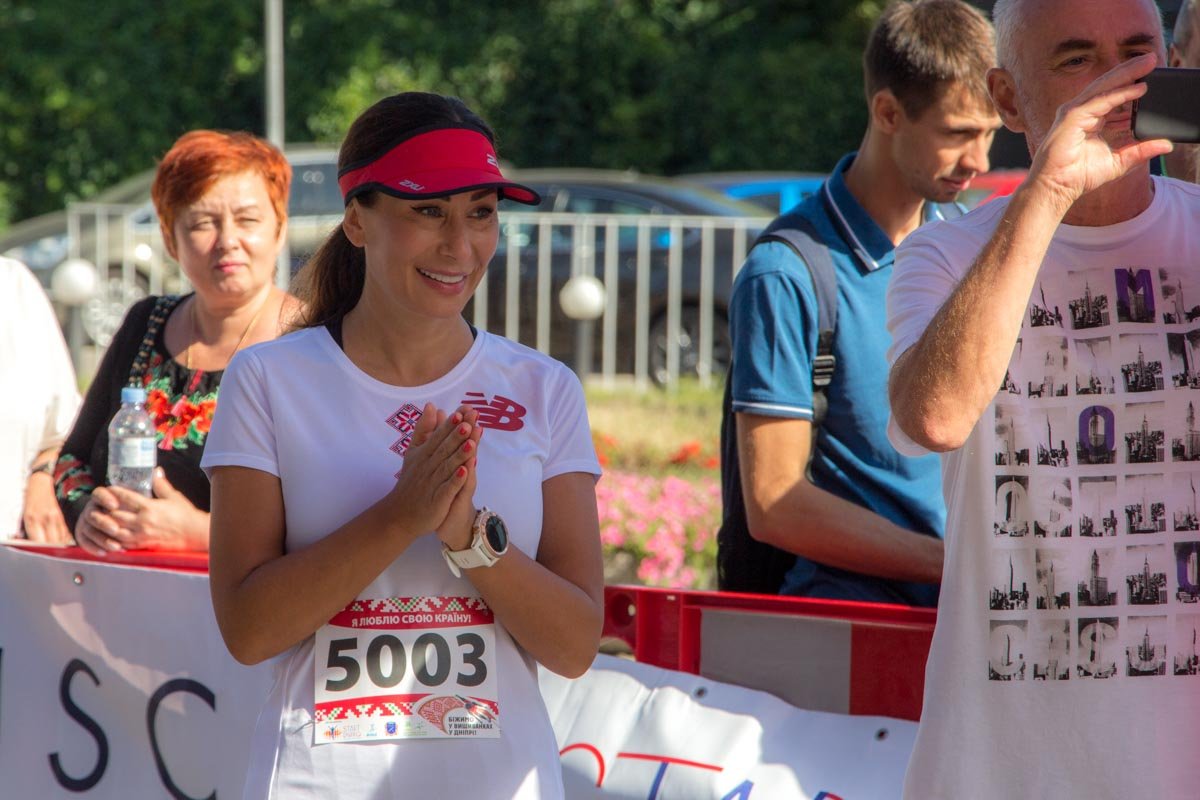 День Независимости в Днепре: полтысячи людей бежали по городу в вышиванках 3