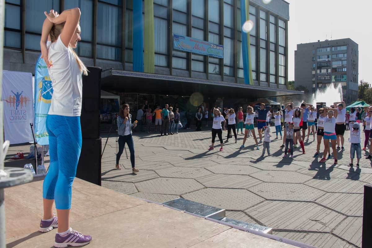 День Независимости в Днепре: полтысячи людей бежали по городу в вышиванках 7