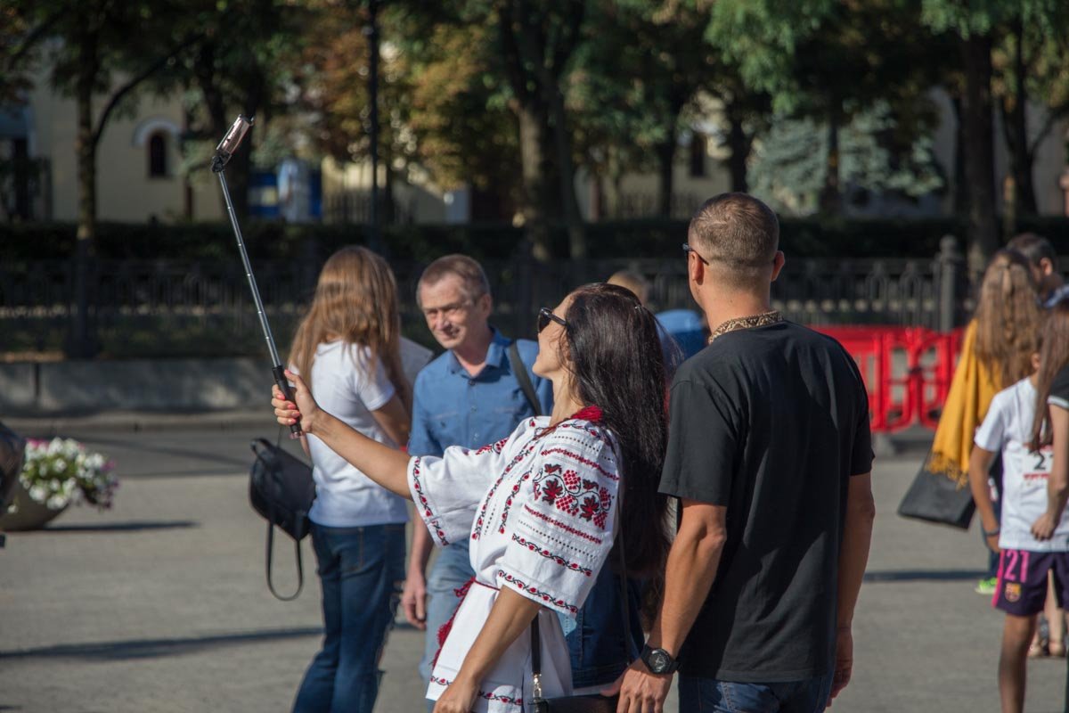 День Независимости в Днепре: полтысячи людей бежали по городу в вышиванках 18