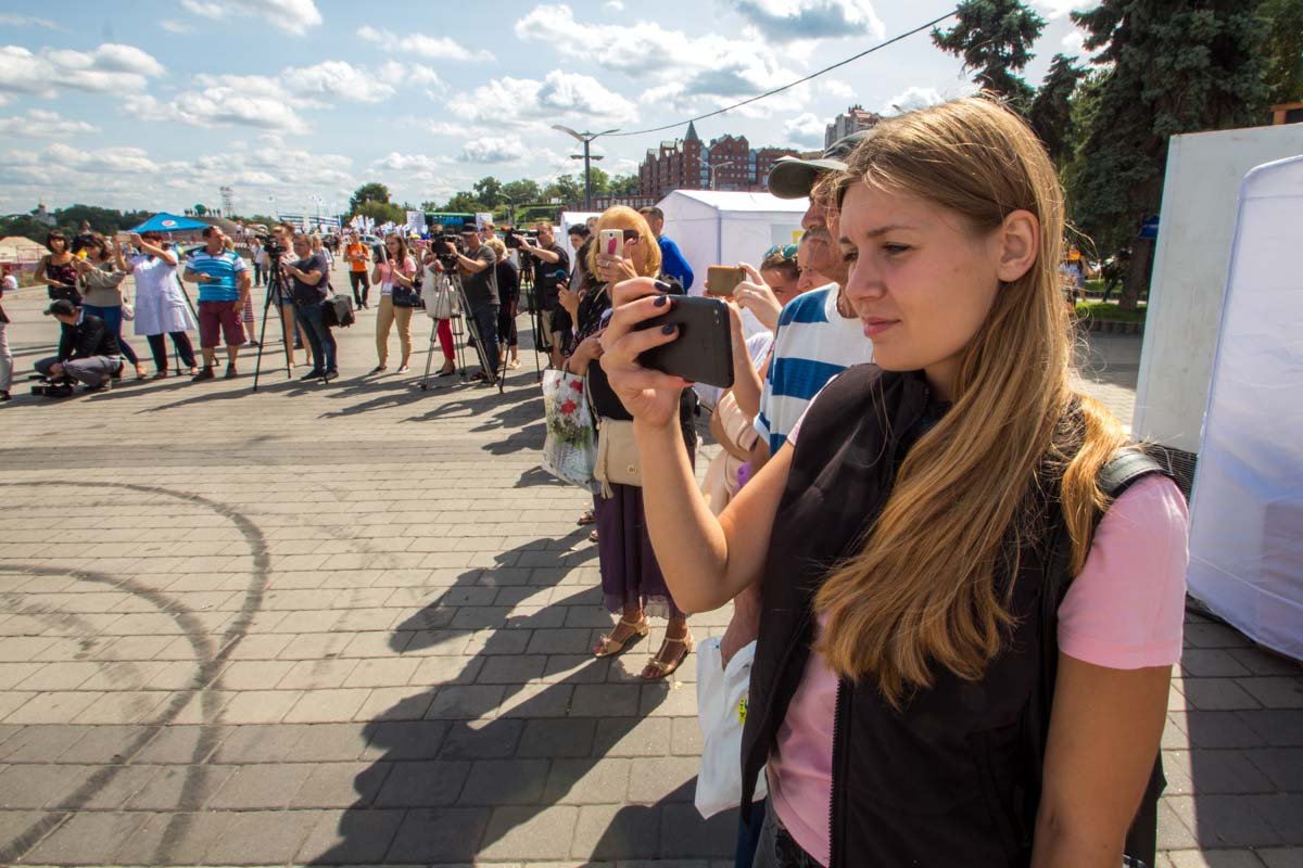 На Фестивальном причале провели международный флешмоб 6