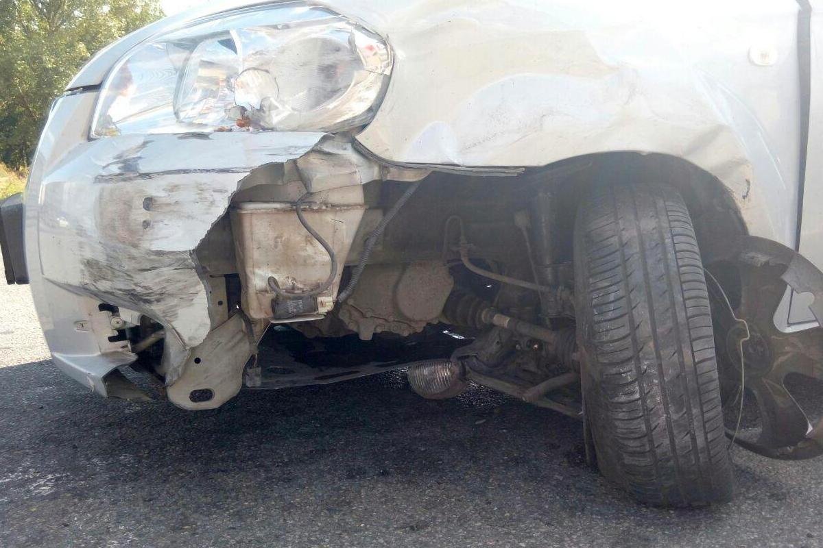 Возле Эпицентра столкнулись Lanos и ЗАЗ Vida 4