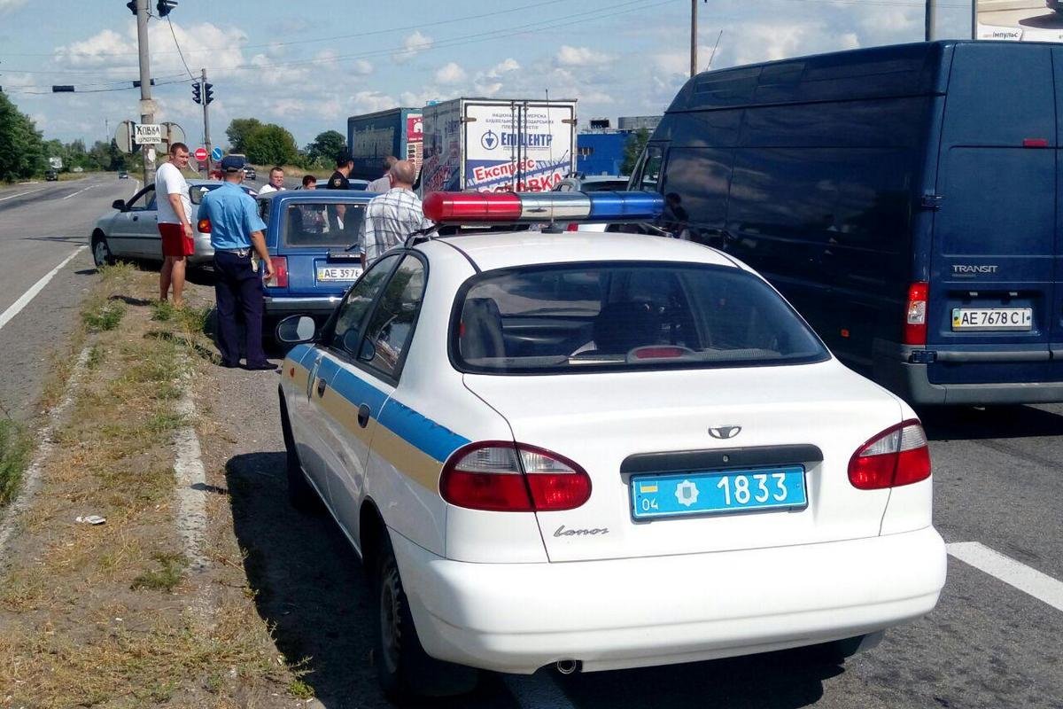 Возле Эпицентра столкнулись Lanos и ЗАЗ Vida 6