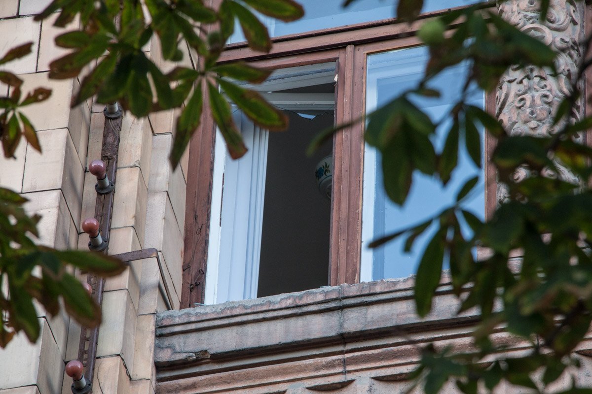 На проспекте Дмитрия Яворницкого мужчина и женщина выбросились из окон 1