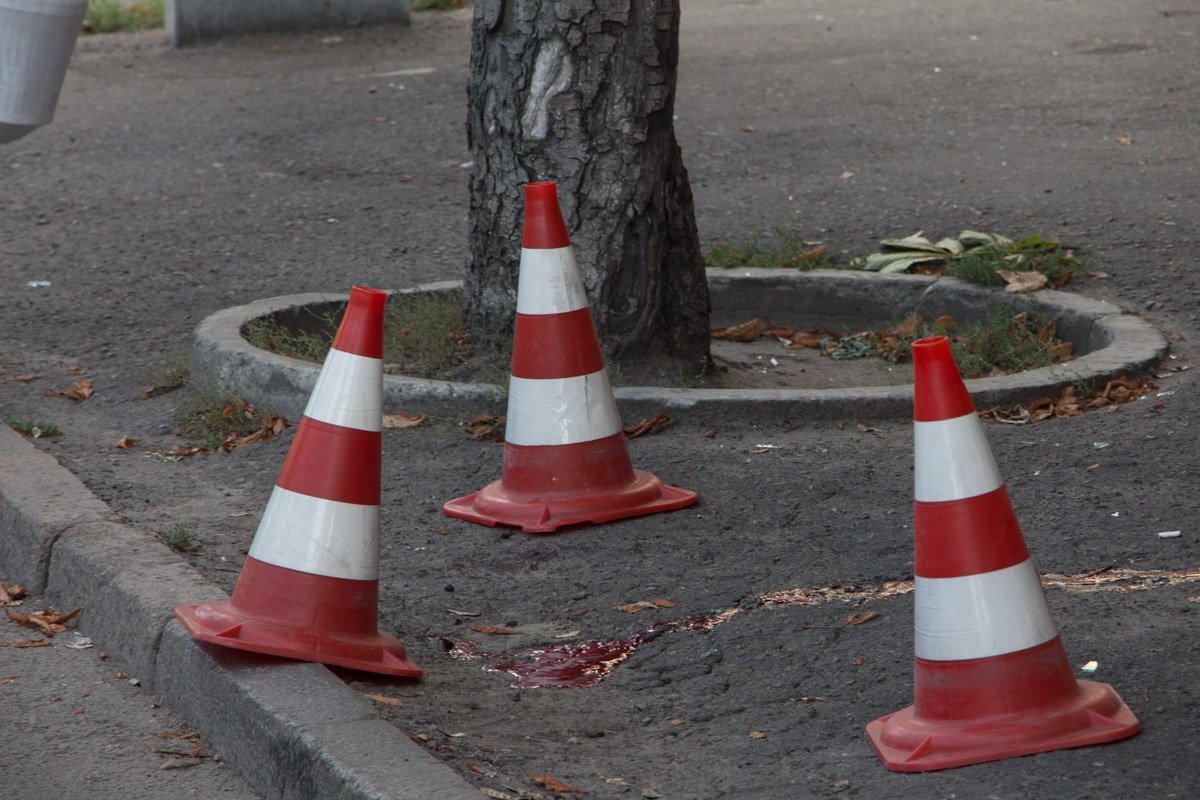 На проспекте Дмитрия Яворницкого мужчина и женщина выбросились из окон 3