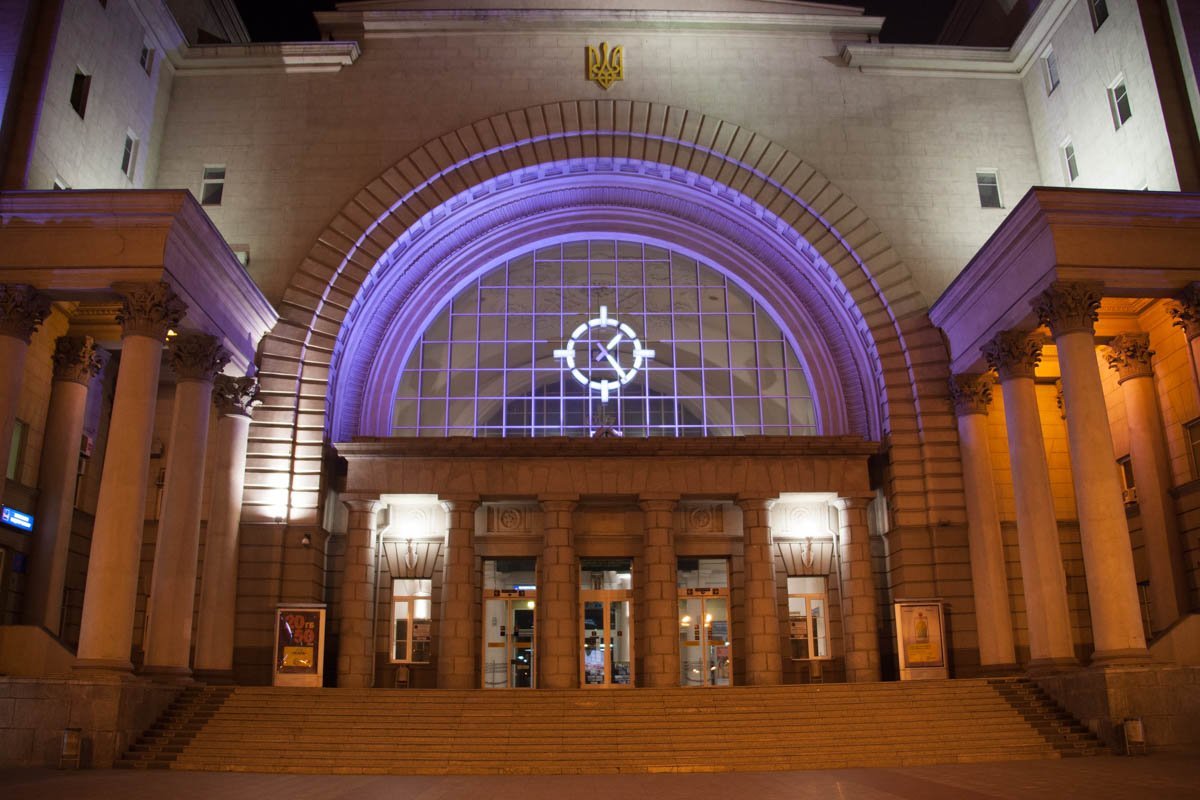 В Днепре заминировали два вокзала: из зданий эвакуировали работников и пассажиров 2