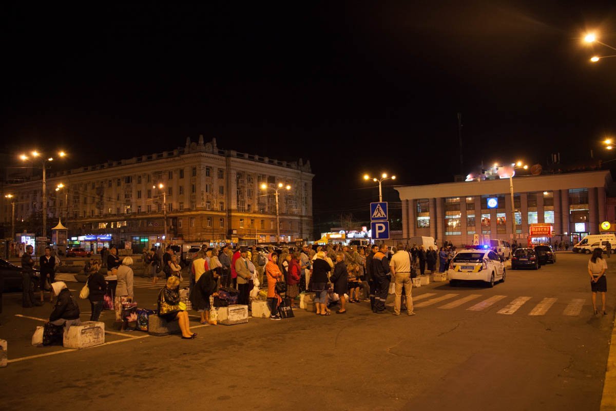 В Днепре заминировали два вокзала: из зданий эвакуировали работников и пассажиров 8