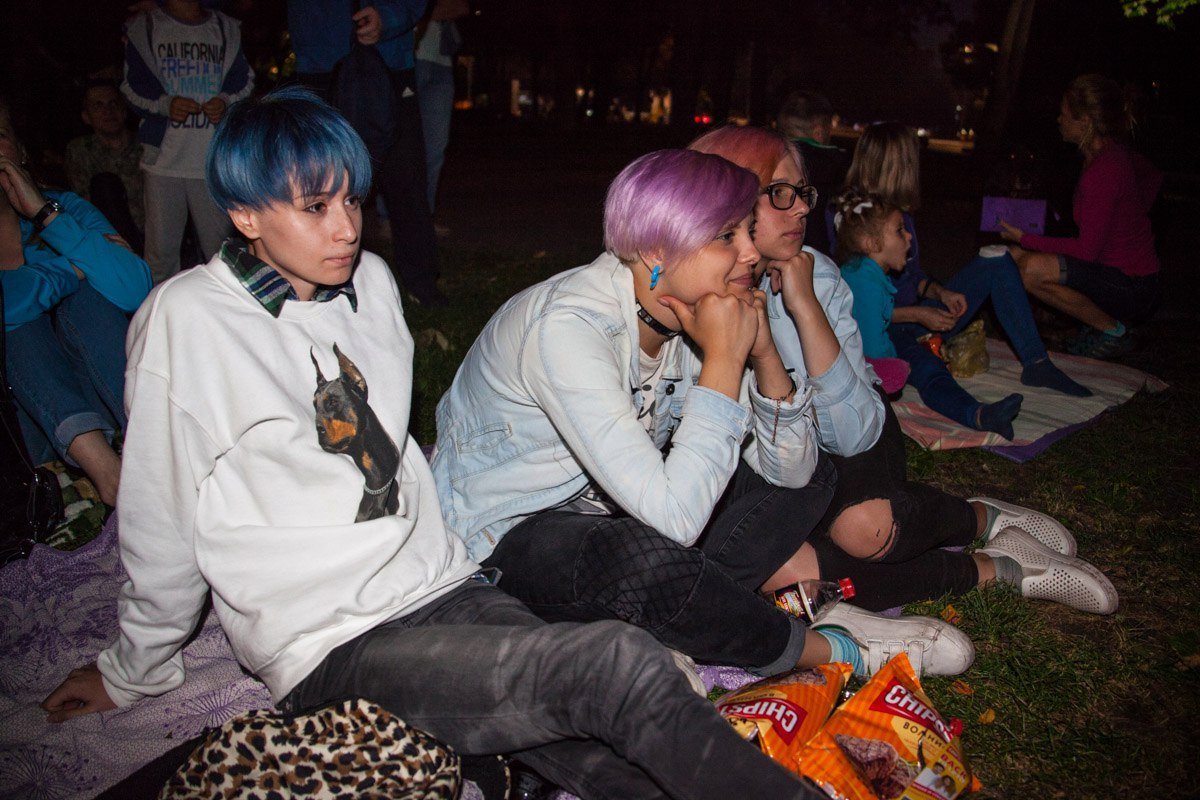 В сквере Героев показали мультфильм под открытым небом 4