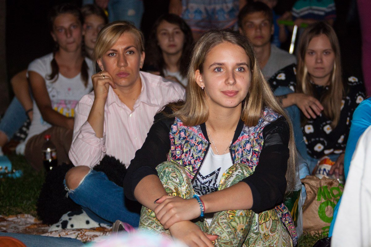 В сквере Героев показали мультфильм под открытым небом 8