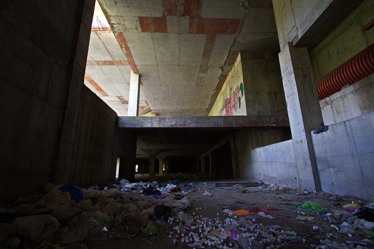 На бульваре Кучеревского бездомный мужчина умер на глазах у сожительницы 2