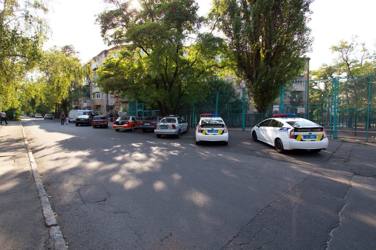 В центре Днепра по стенам жилого дома пошли трещины 4