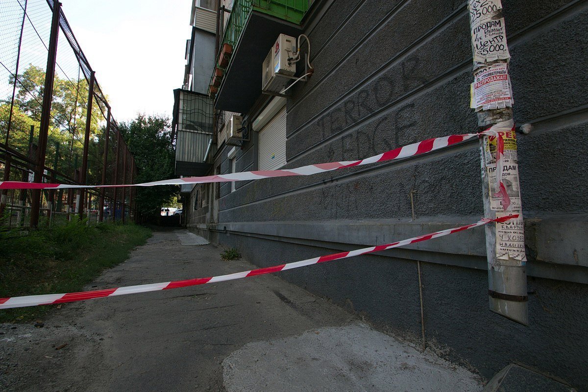 В центре Днепра по стенам жилого дома пошли трещины 6