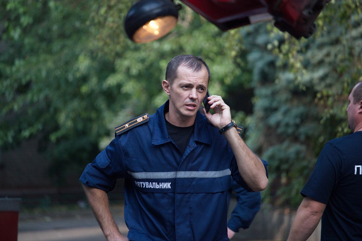 В центре Днепра по стенам жилого дома пошли трещины 7