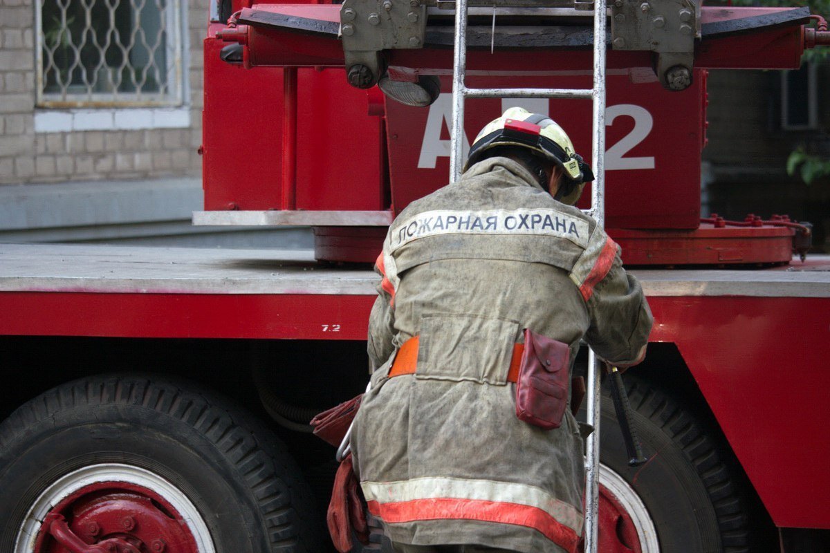 В центре Днепра по стенам жилого дома пошли трещины 11