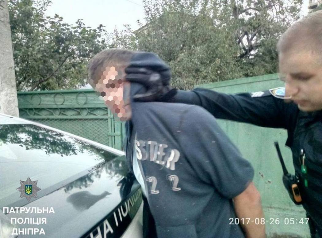 Кирпич в салоне BMW и украденный навигатор: на Победе задержали вора 1