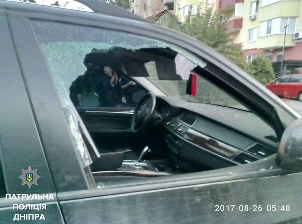 Кирпич в салоне BMW и украденный навигатор: на Победе задержали вора 2