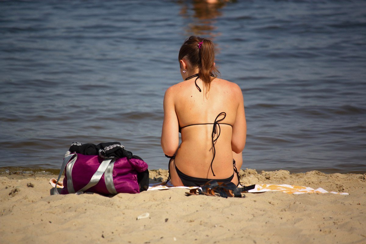 Последние теплые деньки: как жители Днепра провожают лето на пляжах 15