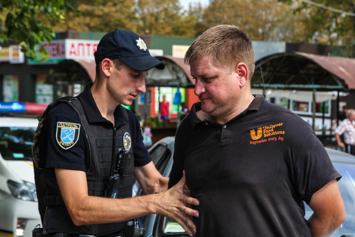 Пьяный водитель с удостоверением полицейского устроил погоню с патрульными в Днепре 1