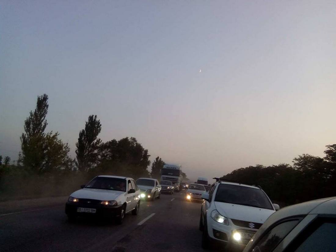 Жители Днепра не могут попасть домой из-за 30-километровой пробки 2
