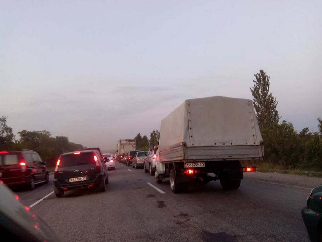 Жители Днепра не могут попасть домой из-за 30-километровой пробки 4
