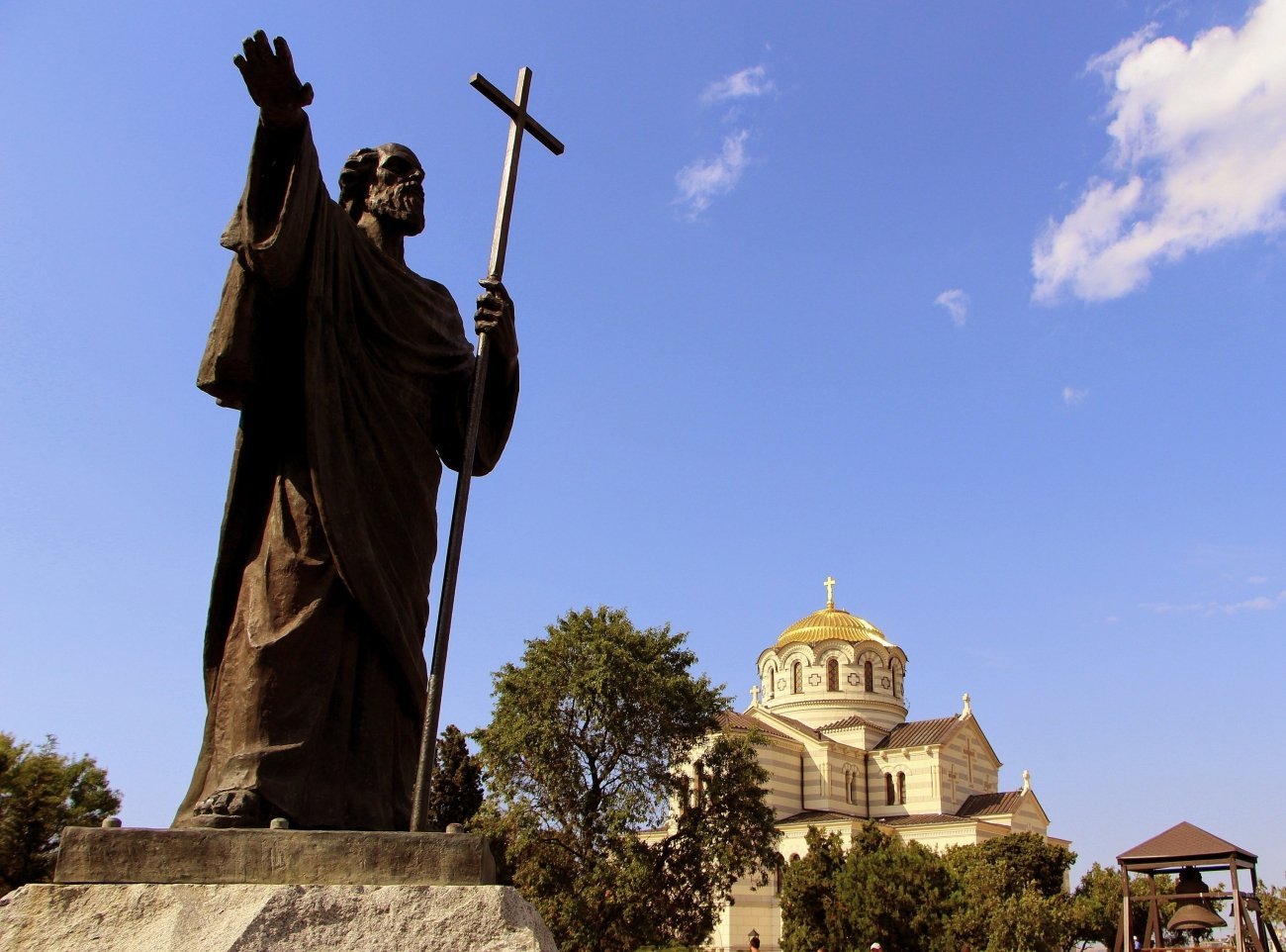 От Заратустры до Байды Вишневецкого: легендарные личности на Монастырском острове 3