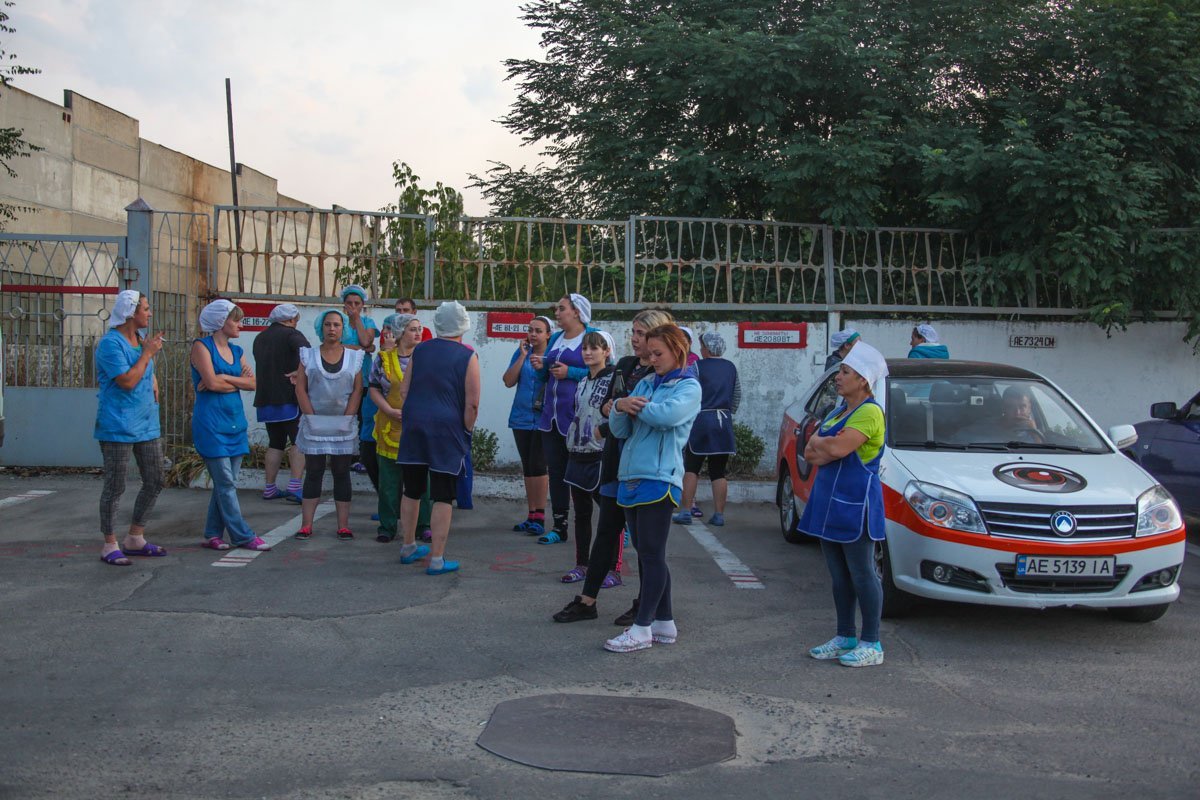 В Приднепровске на фабрике "Ласунка" горели фуры 3