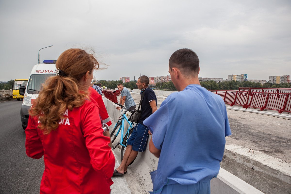 На Новом мосту нетрезвый велосипедист упал и разбил голову 5