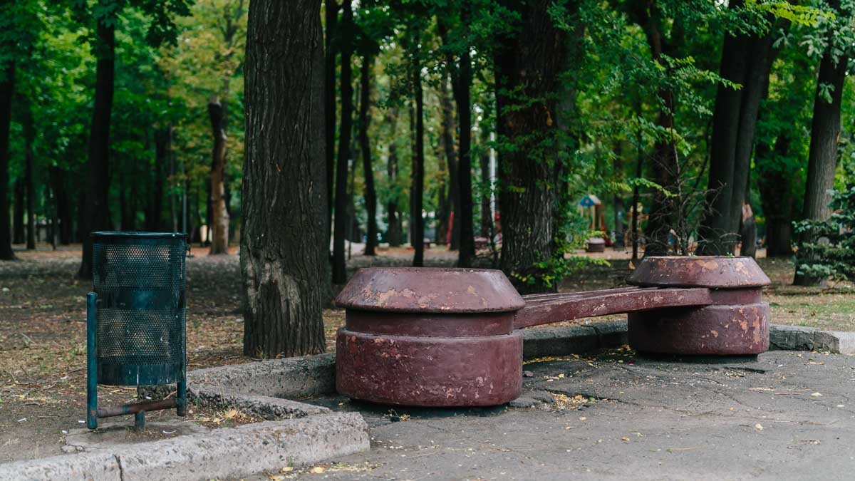 Остатки зданий и странные лавки: ревизия парка Богдана Хмельницкого в Днепре 9