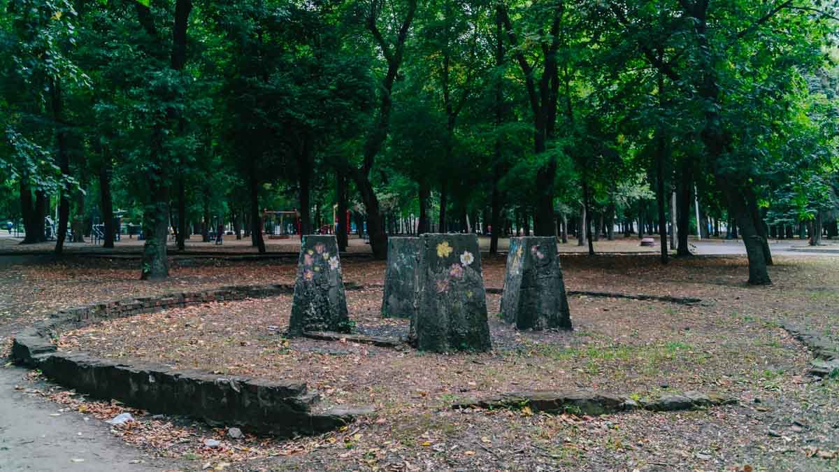 Остатки зданий и странные лавки: ревизия парка Богдана Хмельницкого в Днепре 11