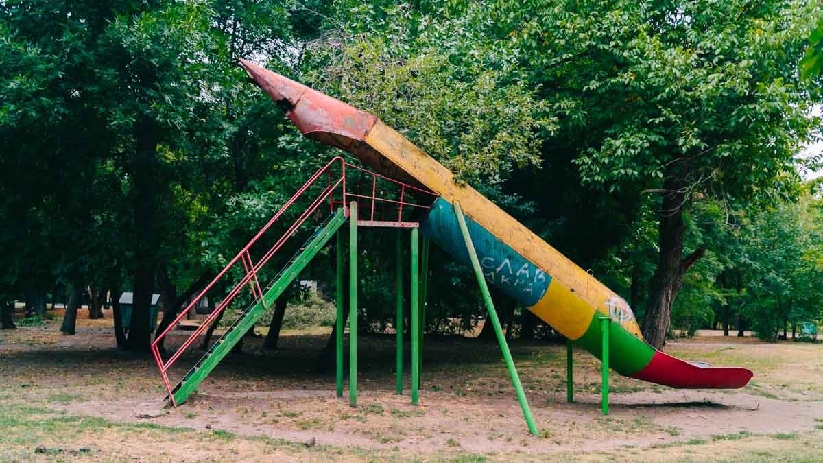 Остатки зданий и странные лавки: ревизия парка Богдана Хмельницкого в Днепре 18