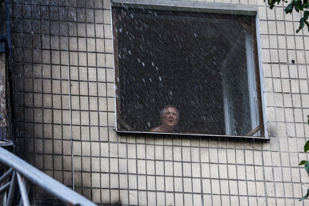 На проспекте Героев из-за окурка загорелись четыре балкона 5