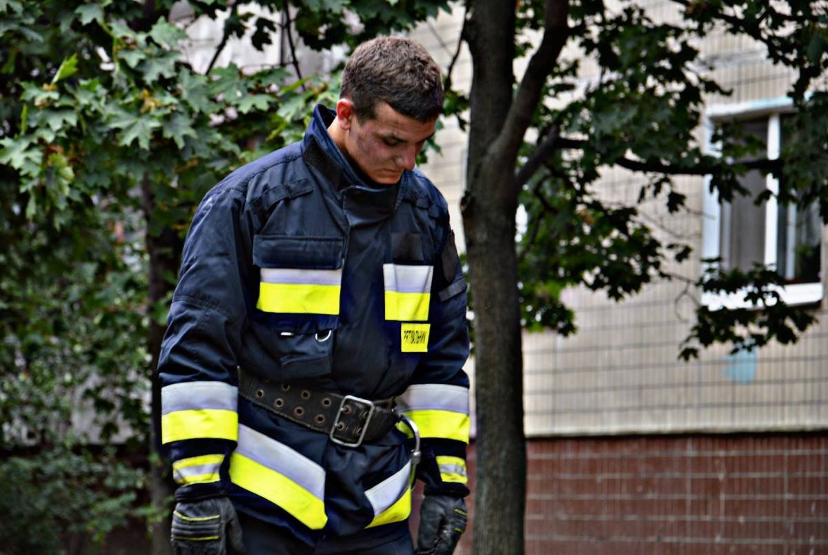 На проспекте Героев из-за окурка загорелись четыре балкона 8