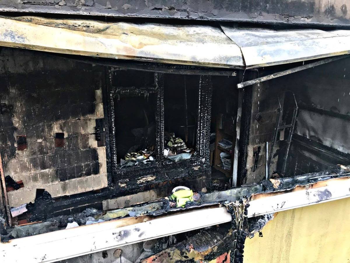 На проспекте Героев из-за окурка загорелись четыре балкона 9