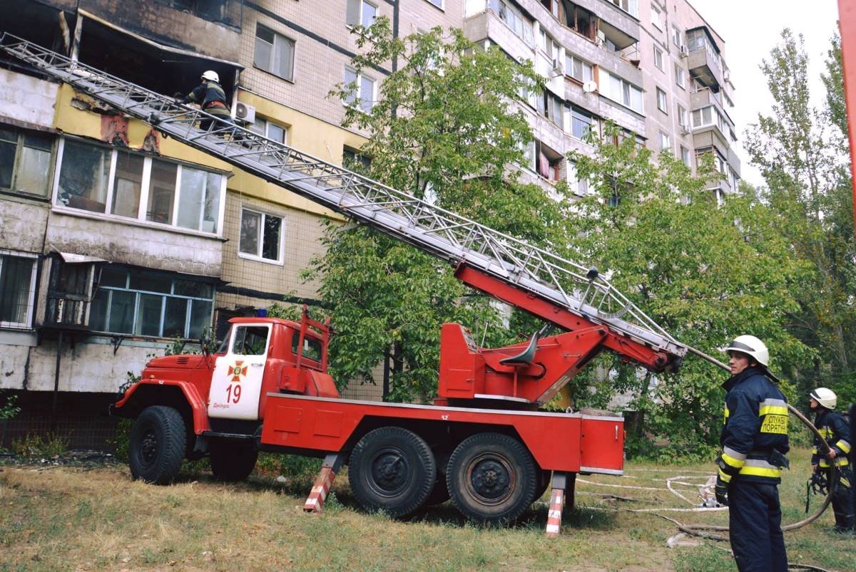 На проспекте Героев из-за окурка загорелись четыре балкона 11