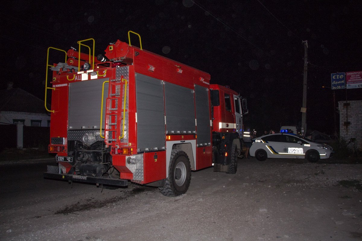 На Образцова водитель Mazda врезался в столб и убежал 6