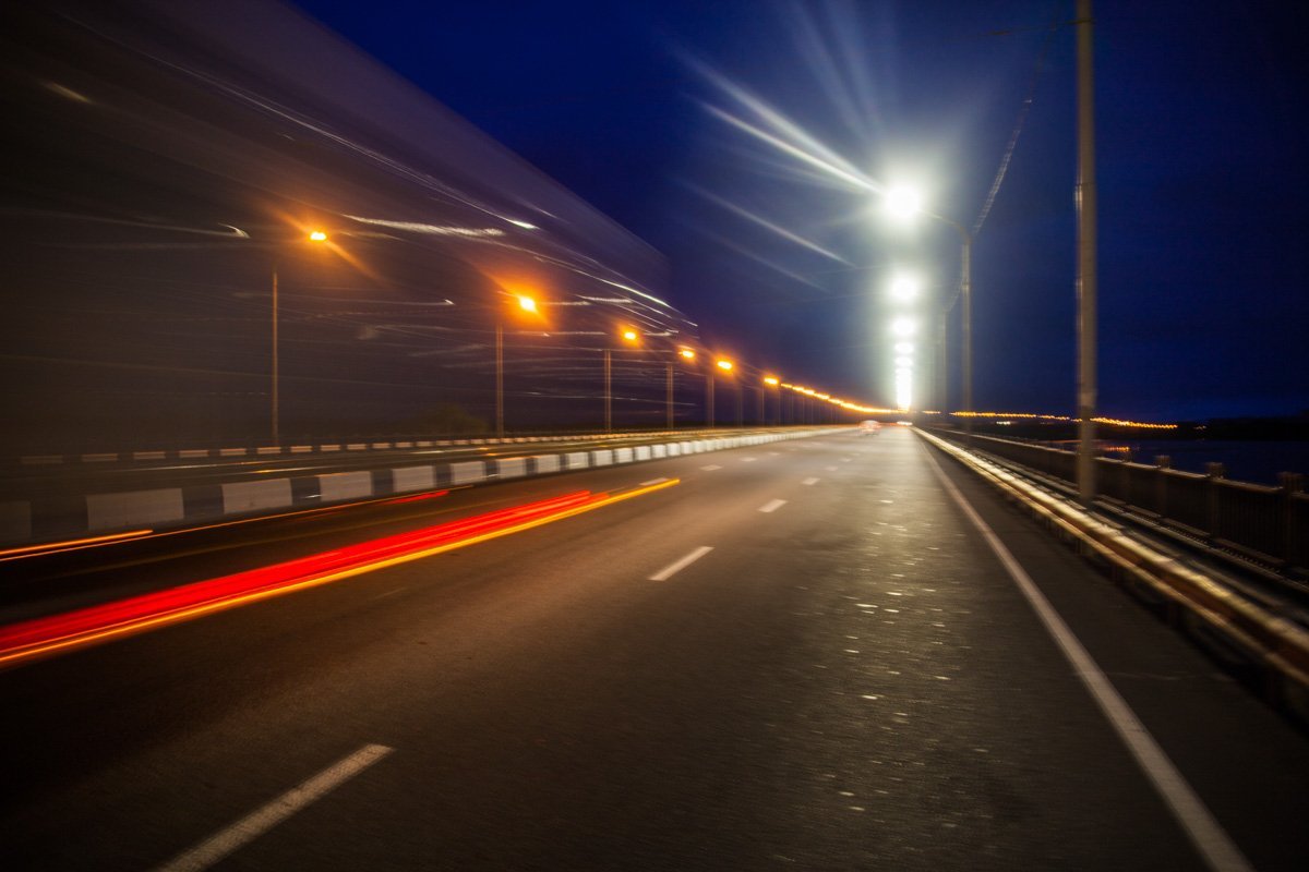 Огни большого города: на Кайдакском мосту появились экономные фонари 1