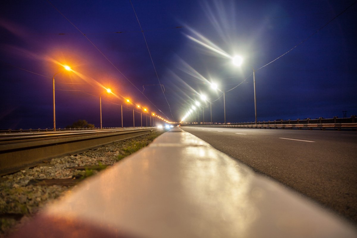 Огни большого города: на Кайдакском мосту появились экономные фонари 2