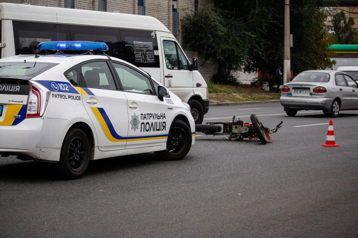 ДТП на Калиновой: мотоциклист сбил женщину 2