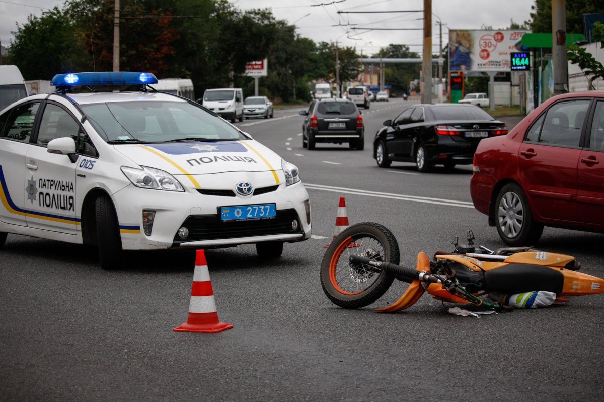ДТП на Калиновой: мотоциклист сбил женщину 5
