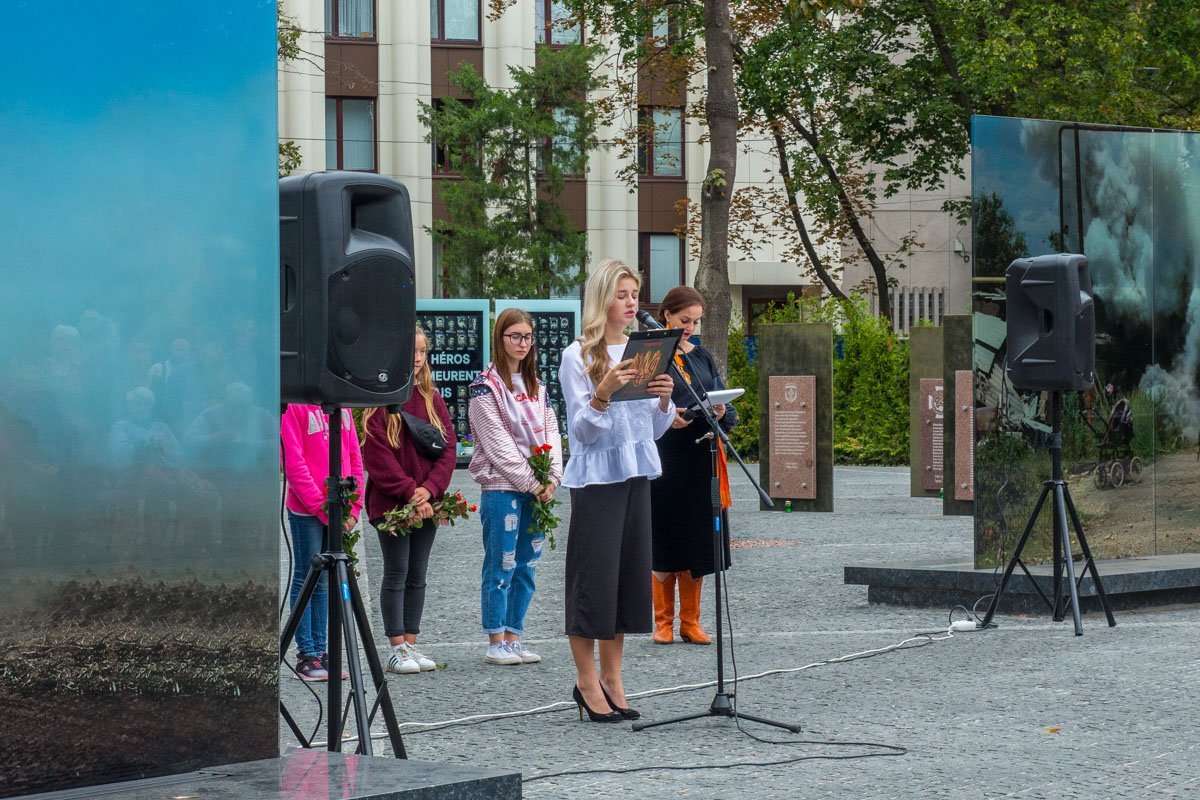 На Аллее памяти почтили погибших в Иловайске 1