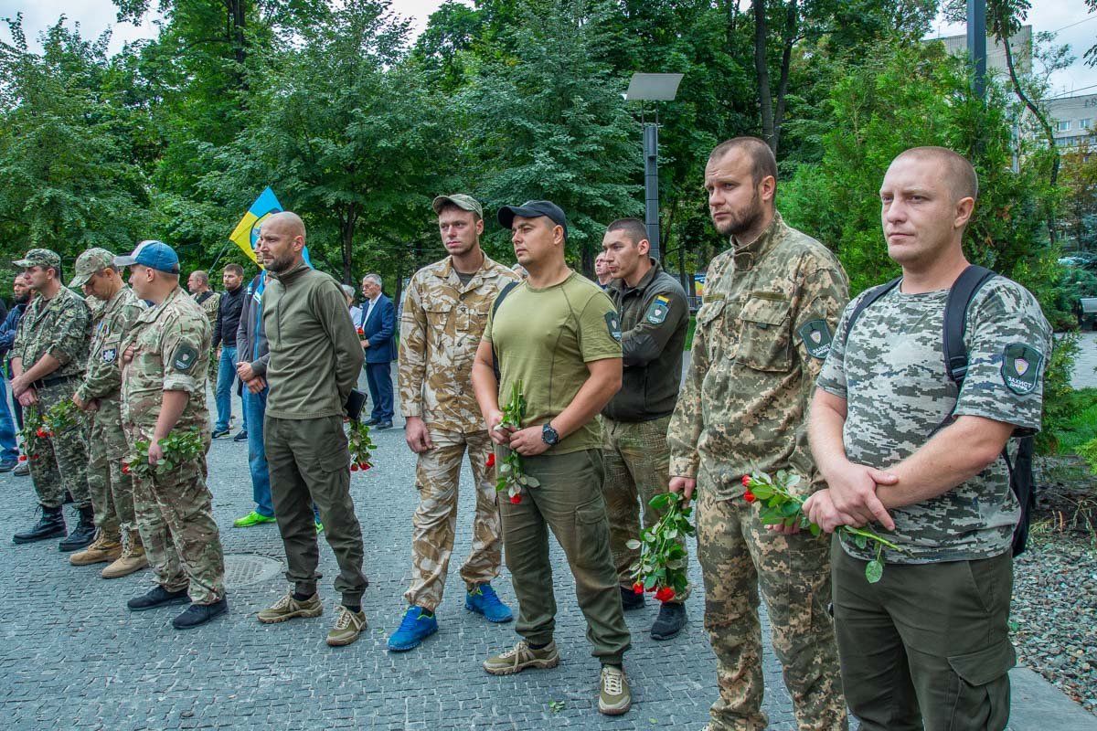 На Аллее памяти почтили погибших в Иловайске 2