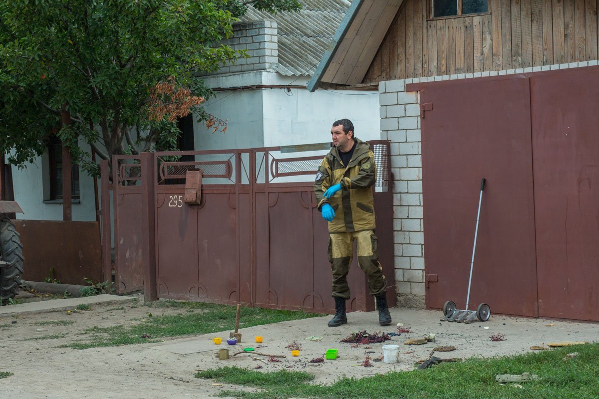 Четверо детей пострадали от взрыва снаряда под Днепром: появились фото и видео с места случившегося 3
