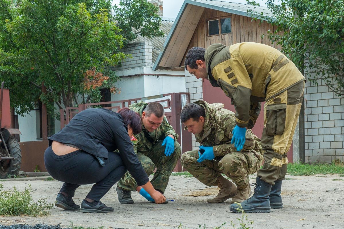 Четверо детей пострадали от взрыва снаряда под Днепром: появились фото и видео с места случившегося 6