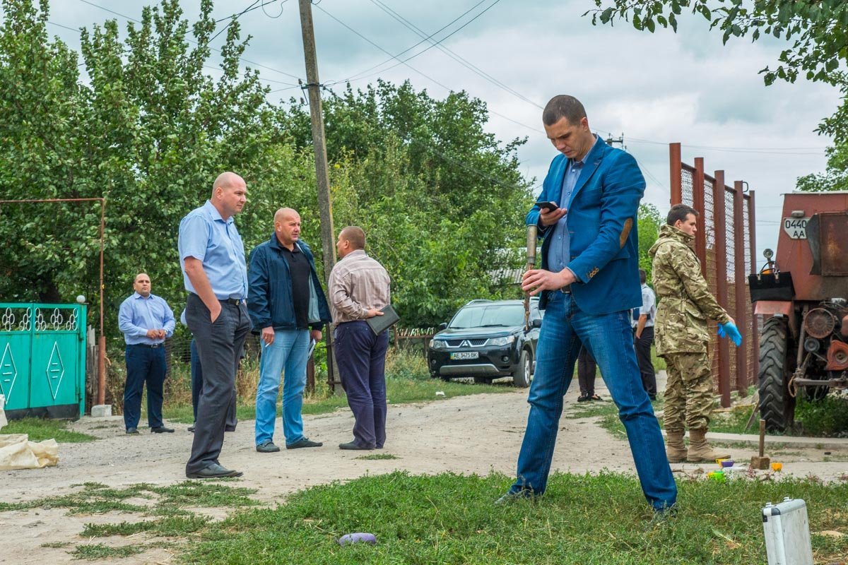 Четверо детей пострадали от взрыва снаряда под Днепром: появились фото и видео с места случившегося 7