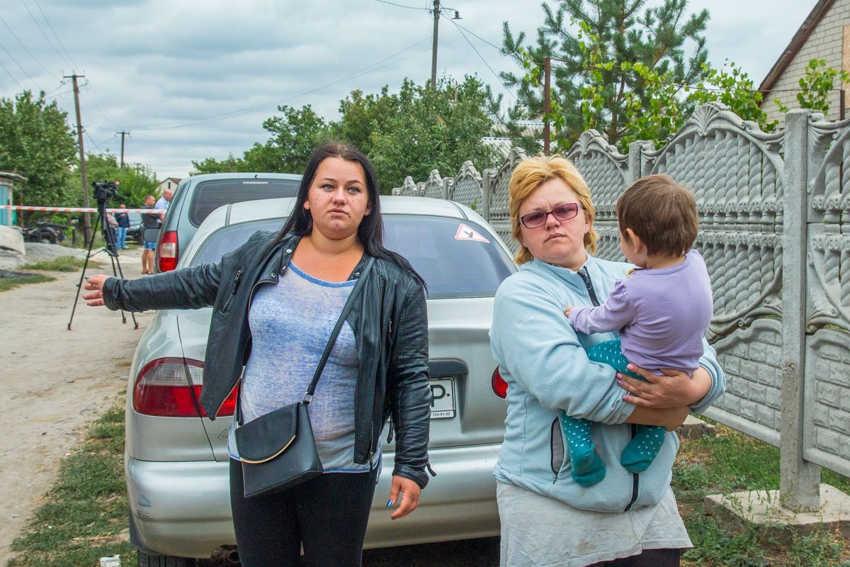 Четверо детей пострадали от взрыва снаряда под Днепром: появились фото и видео с места случившегося 8