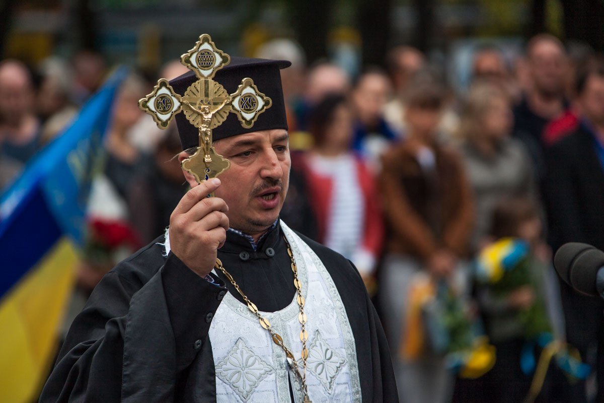 Возле облгосадминистрации почтили память погибших в Иловайском котле 7