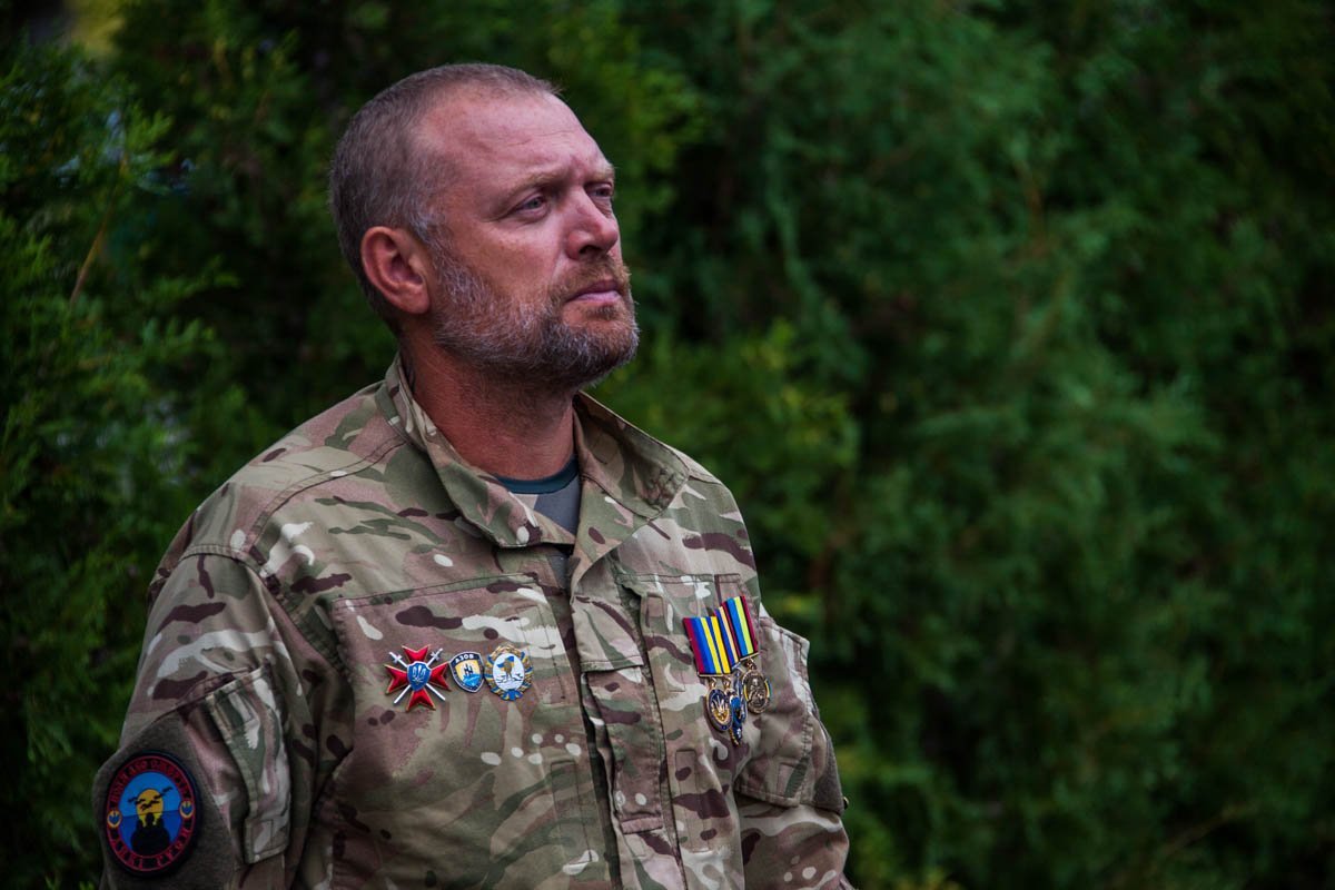 Возле облгосадминистрации почтили память погибших в Иловайском котле 8