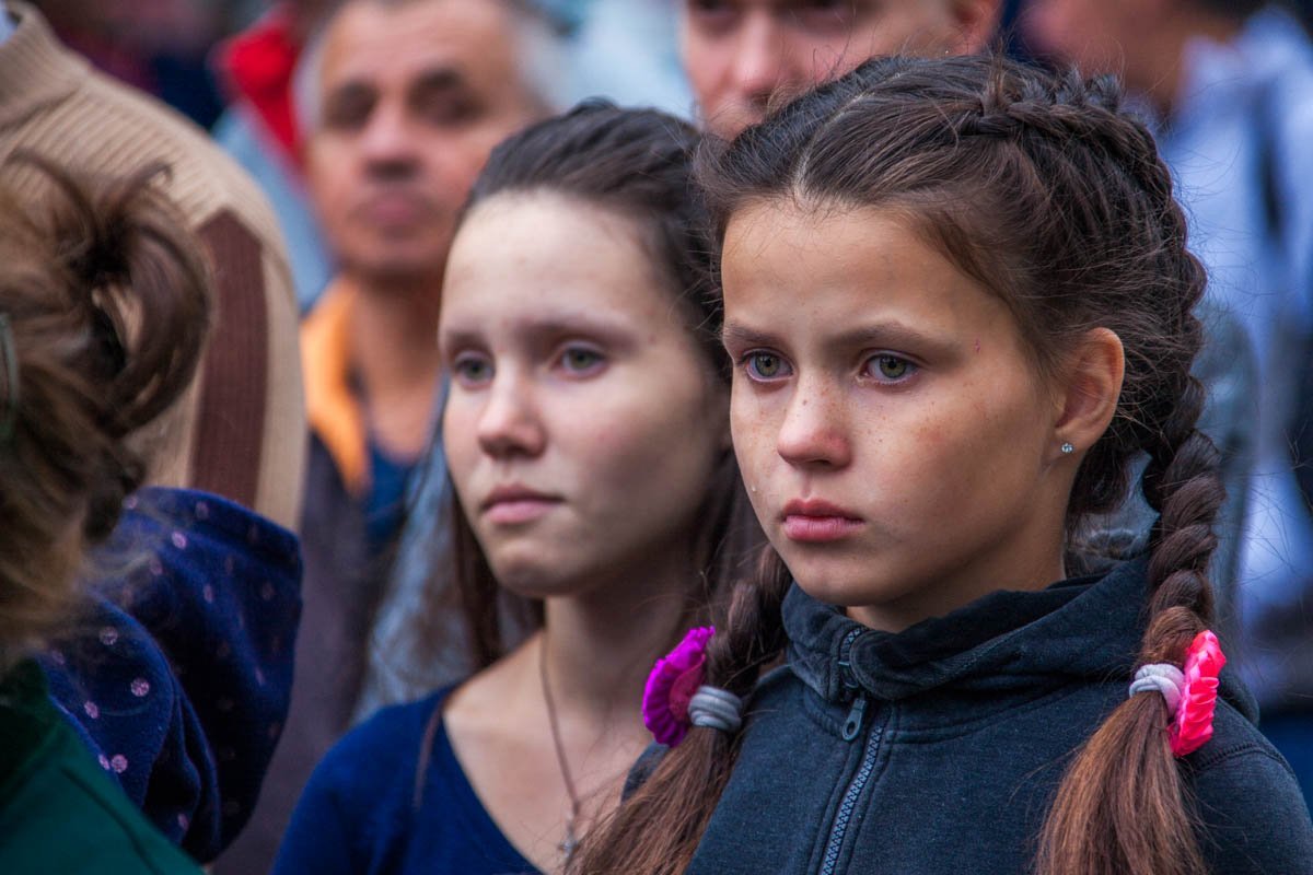 Возле облгосадминистрации почтили память погибших в Иловайском котле 9